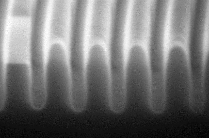 Si 25nm trenches SEM