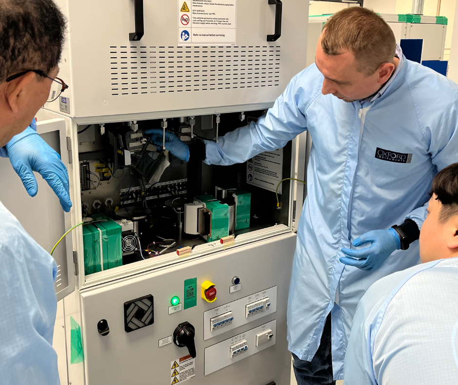 Man training a team in plasma technology