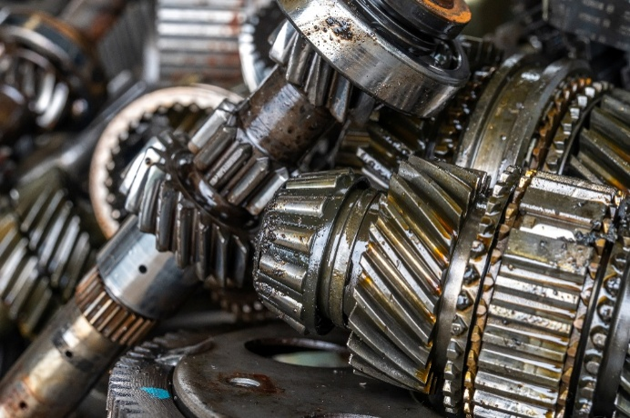 Figure 1 Gearbox debris: particle clusters concentrated on moving parts.